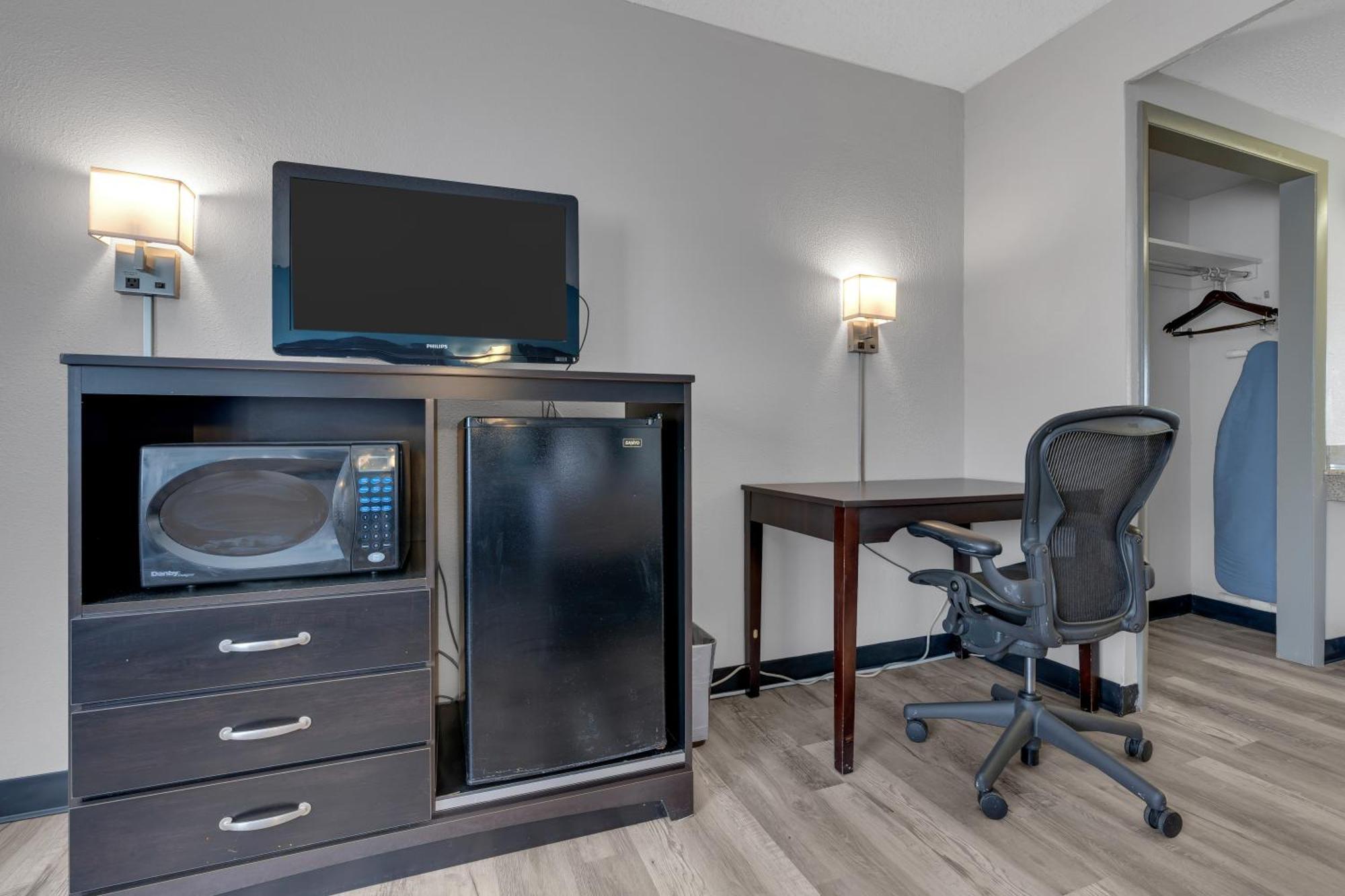 Days Inn By Wyndham Wrightstown Mcguire Afb Bordentown Esterno foto