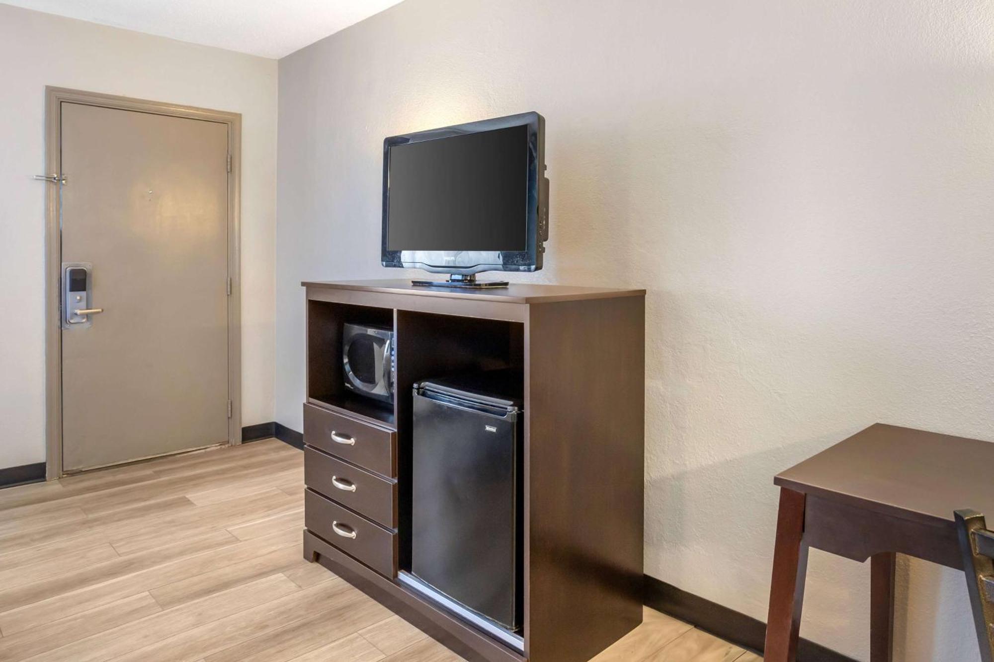 Days Inn By Wyndham Wrightstown Mcguire Afb Bordentown Esterno foto