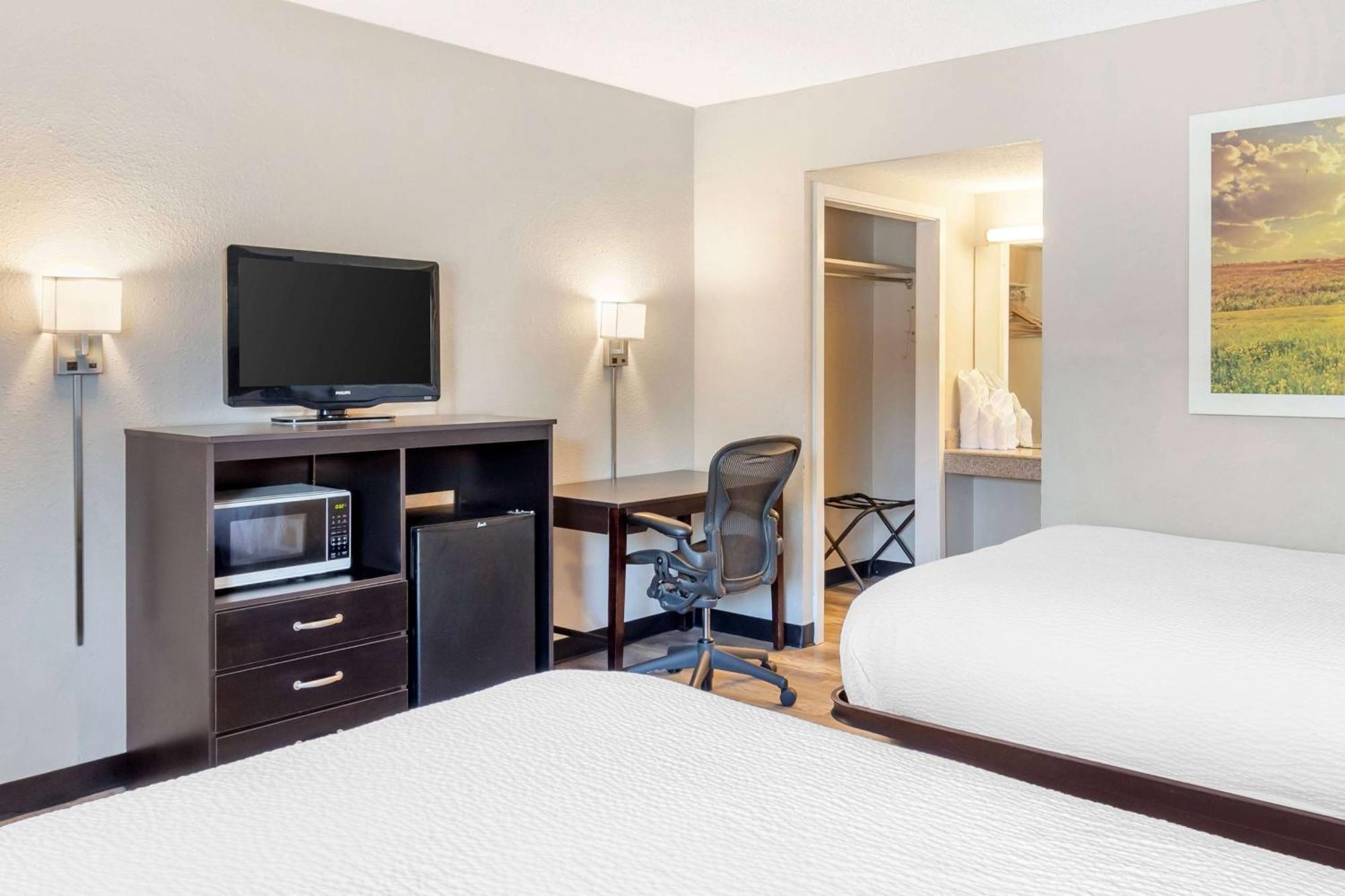 Days Inn By Wyndham Wrightstown Mcguire Afb Bordentown Esterno foto